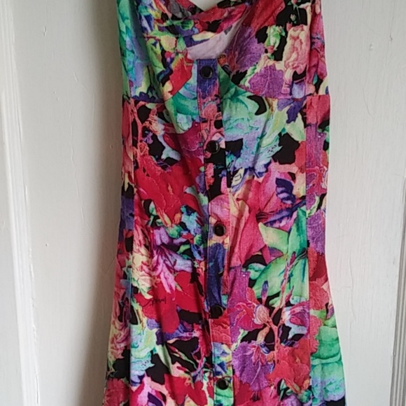 New! Insight Crossback Button Front Dress - Picture 2 of 5